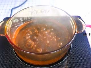 2、荆芥粥,加些水，水煮开加荆芥水再煮开。