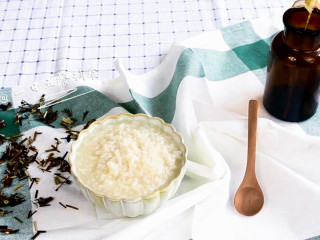 5、荆芥粥,吃不出什么特别的味道，和平常没两样，润物细无声将药膳吃进去。