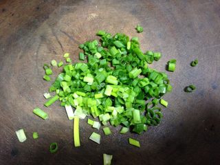 5、鱼香肉末土豆泥,香葱切碎粒