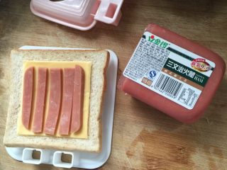 3、????早餐三明治,切片切条午餐肉
