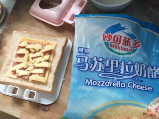 4、????早餐三明治,加马苏里拉奶酪