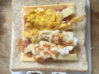 6、????早餐三明治,加鸡蛋