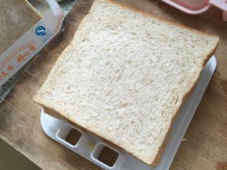 7、????早餐三明治,再盖上一片全麦面包