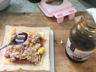 18、????早餐三明治,加一小勺烤肉酱