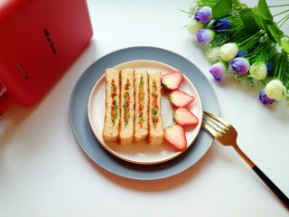 14、全麦蔬菜三明治,早餐来一份。