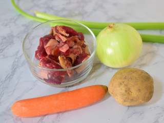 1、罗宋汤,准备食材