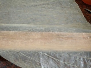 15、潮汕+广章,油腐皮放到竹子上面（没有竹子也可以直接卷）