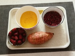 1、红豆小米粥,食材准备好