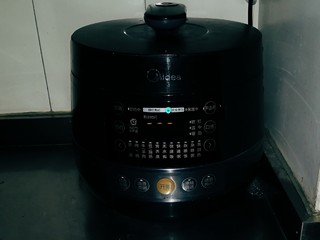 13、红豆小米粥,选择煮粥功能键 一键成熟。