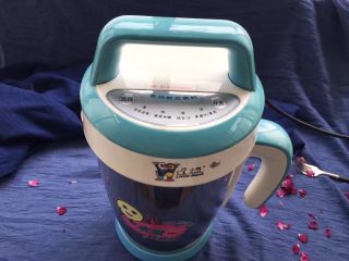 5、解渴消暑豆浆粥,用全豆浆按键打磨豆浆,这样用不完的豆浆可以留下来喝哦!