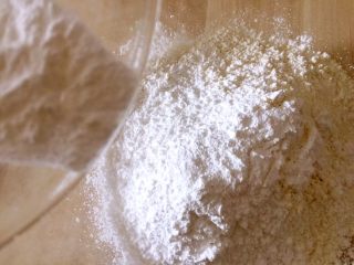 3、炉果,倒入泡打粉