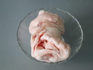 1、熬猪油,准备好猪板油。
