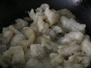 11、熬猪油,不久后油开始多了起来。