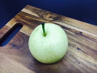 2、冰糖银耳雪梨粥,主要食材:梨