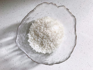 1、猪肝瘦肉粥,煮粥我一般用东北大米。