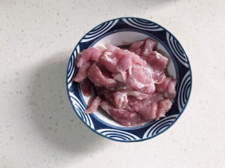 4、猪肝瘦肉粥,瘦肉切片