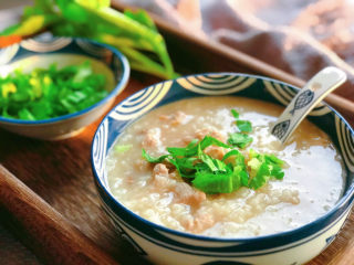 12、猪肝瘦肉粥,最后撒芹菜