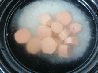 9、红薯南瓜粥,煮一会放入红薯一起煮