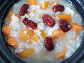 13、红薯南瓜粥,再煮片刻即可关火