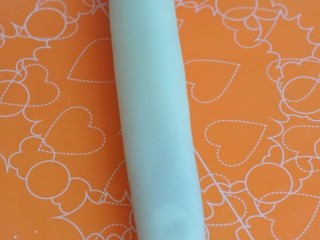 11、紫薯椰蓉卷,卷起来。