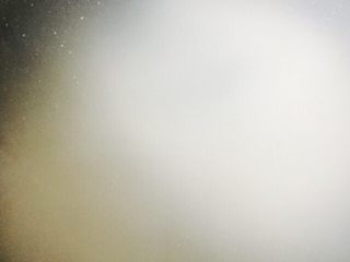 11、皮蛋瘦肉粥,将大米掺入适量的水