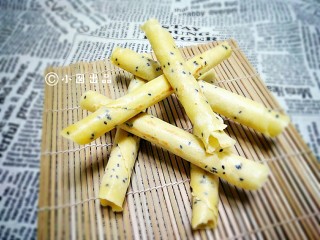 14、芝香蛋卷,成品。