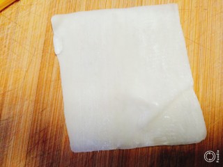 8、菠萝酱三角包,取一张混沌皮