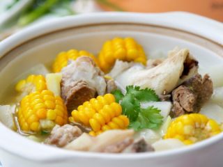 6、玉米大骨汤,12.将萝卜和土豆煮熟，一锅汤就做好了。