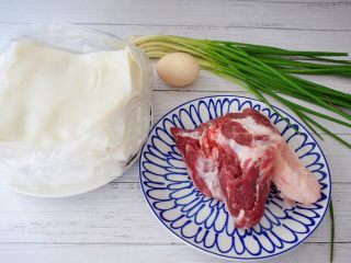 1、猪肠碌,准备好材料