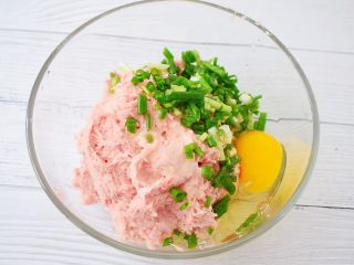 7、猪肠碌,加入鸡蛋