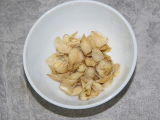 4、百合银耳粥,百合约20g
