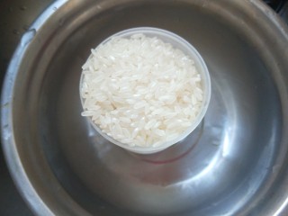 3、菠菜猪肝粥,大米50克。