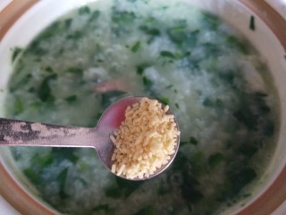 12、菠菜猪肝粥,加盐，鸡精。