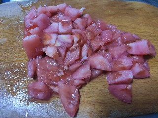 2、西红柿面疙瘩,切小块