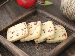 13、香酥美味蔓越莓饼干,香脆好吃。