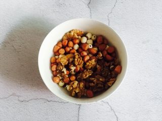 4、腊八节+腊八粥,将步骤1⃣️的食材清洗干净