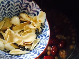 12、腊八节+腊八粥,倒入清洗干净的干百合