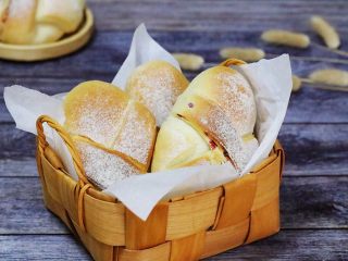 18、牛奶炼乳蔓越莓软欧,成品图。