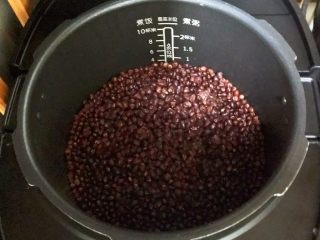 6、麻香豆沙糯米饼,红豆煮熟了