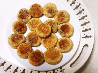 23、麻香豆沙糯米饼,麻香豆沙糯米饼香甜软糯，晾凉后口感筋道，非常美味~