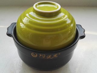 1、红薯干杂粮粥,冷至锅体手温。