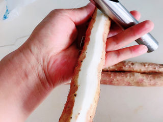 5、山药枸杞粥,准备山药，将皮削掉。