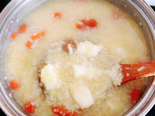 13、山药枸杞粥,大约熬20分钟，关火出锅了。