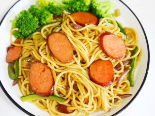 15、好吃到爆的火腿意面,开动。