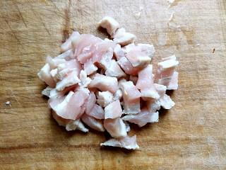 3、咸口益气补脏皮蛋下火粥,瘦肉切小丁