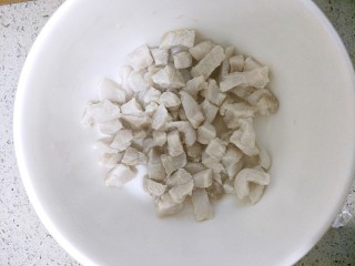 10、咸口益气补脏皮蛋下火粥,猪肉变白就可以了