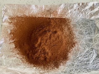 3、榛子????布朗尼蛋糕,一定要过筛 不然面疙瘩很难拌开 后期操作容易失败 不吓唬你哟????