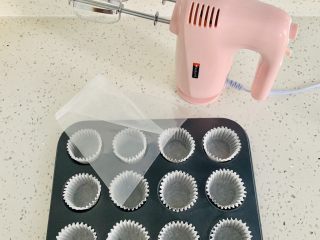 4、榛子????布朗尼蛋糕,我每做一件事情 愿意提起做好一切准备工作 这样操作起来 不会毛手毛脚的 搞失败了 还怨天尤人????