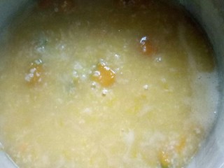 9、红薯南瓜粥,煮至浓稠关火。