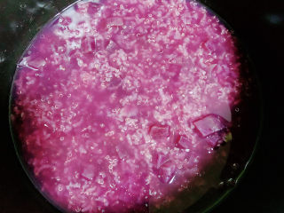 5、健脾养胃粥,25分钟后，粥就熬好了。